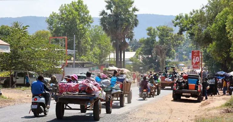 সংঘাত শুরু হওয়ায় নিরাপদ আশ্রয়ের দিকে ছুটছে সীমান্ত অঞ্চলের লোকজন